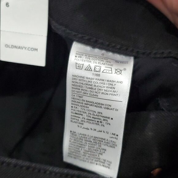 Old Navy, High Rise,  Womans, Black, button front Shorts, NWT, Size 6 - Picture 5 of 5